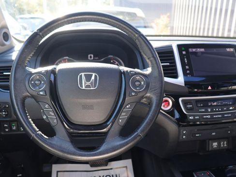 Used 2016 Honda Pilot Touring image 26