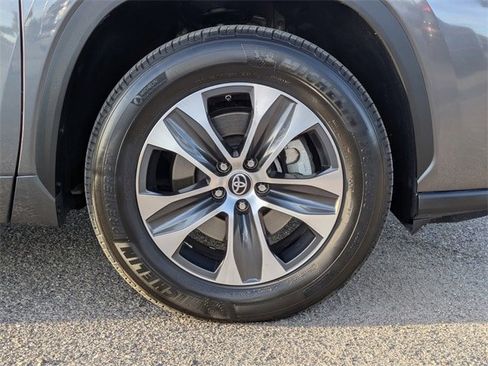 Used 2023 Toyota Highlander L image 10