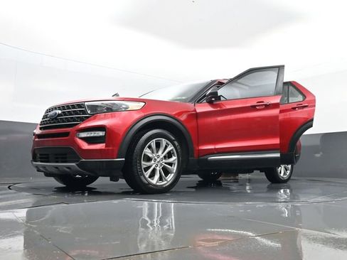 Used 2020 Ford Explorer XLT w/ Equipment Group 202A AWD/4WD image 36