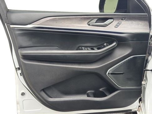 Used 2021 Jeep Grand Cherokee L Overland w/ Luxury Tech Group IV image 8