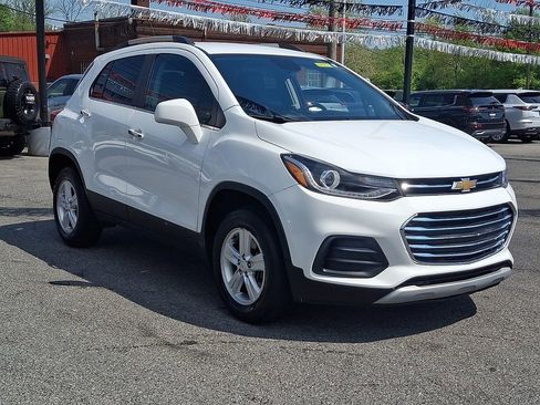 Used 2020 Chevrolet Trax LT w/ LT Convenience Package AWD/4WD image 4