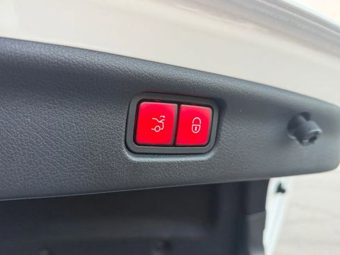 Used 2022 Mercedes-Benz C 300 C 300 Sedan 4D image 24