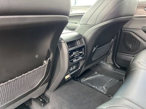 Used 2025 Jeep Grand Cherokee Limited w/ Black Appearance Package AWD/4WD image 10