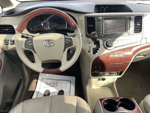 Used 2013 Toyota Sienna Limited image 8