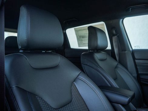 New 2026 Jeep Compass Latitude image 12