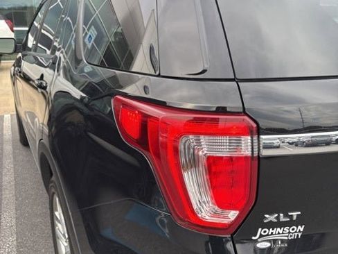 Used 2017 Ford Explorer XLT w/ Equipment Group 202A image 7