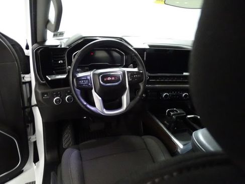 Certified 2024 GMC Sierra 1500 Elevation w/ X31 Off-Road Package AWD/4WD image 5