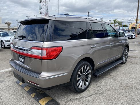 Used 2019 Lincoln Navigator Select w/ Cargo Package RWD image 9