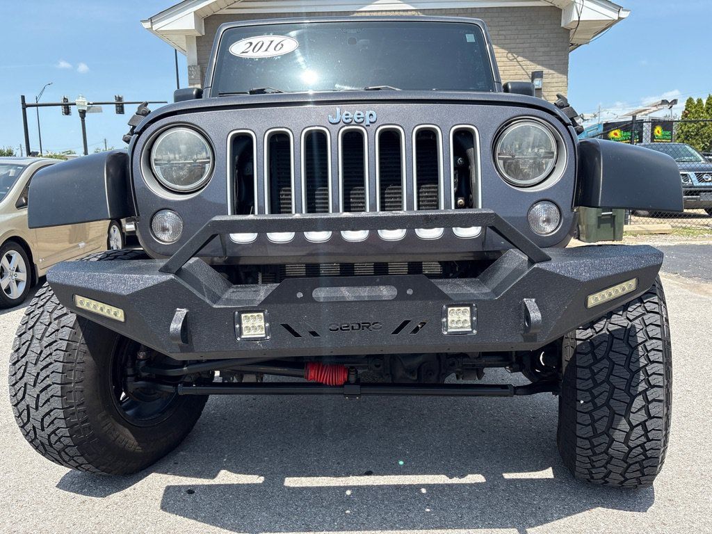 Used 2016 Jeep Wrangler Unlimited Sahara w/ Connectivity Group AWD/4WD image 8