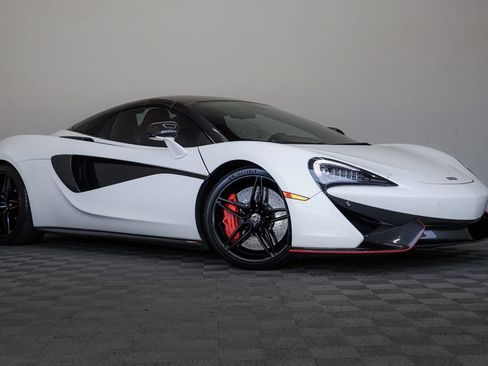 Used 2018 McLaren 570S Spider RWD image 2