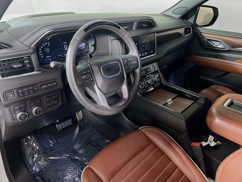 Used 2024 GMC Yukon XL Denali Ultimate AWD/4WD image 9