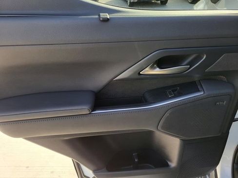 Used 2024 Lexus GX 550 w/ Accessory Package (2T) image 11