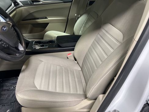 Used 2019 Ford Fusion SE FWD image 9