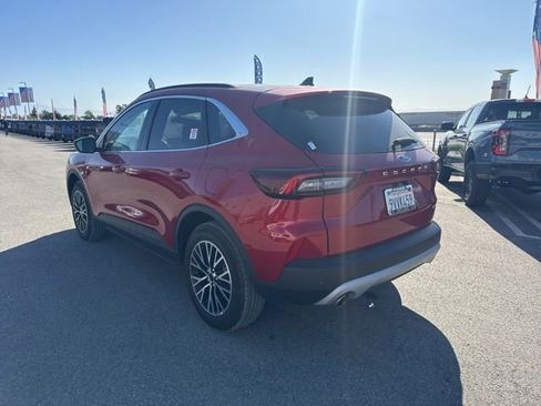 Used 2025 Ford Escape SE image 4