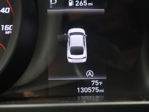 Used 2021 Hyundai Elantra SE image 35