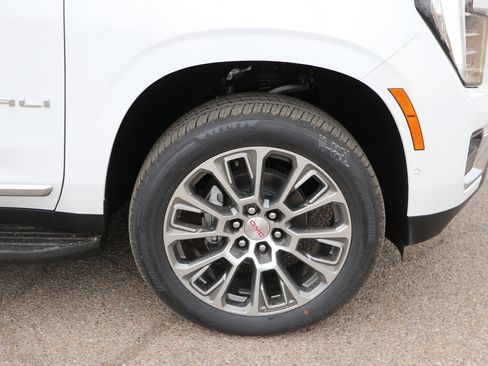 New 2026 GMC Yukon XL Denali AWD/4WD image 9