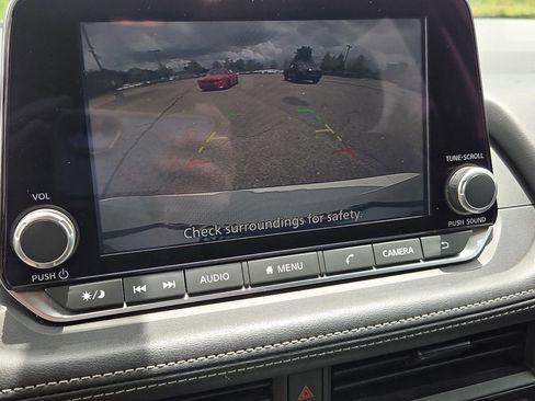 Used 2024 Nissan Rogue S FWD image 13