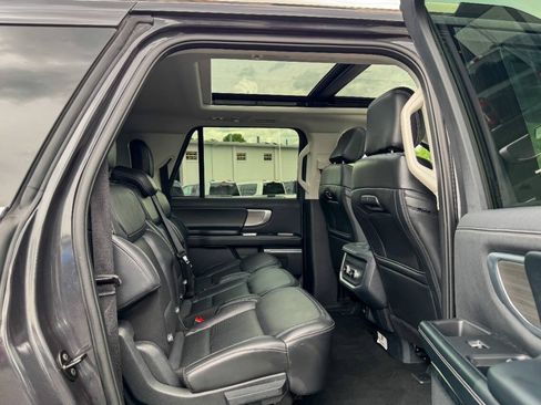 Used 2025 Ford Expedition Max Platinum AWD/4WD image 17