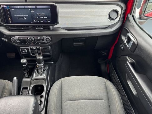 Used 2024 Jeep Wrangler Sport S image 29