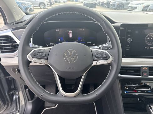 New 2026 Volkswagen Taos SE FWD image 14