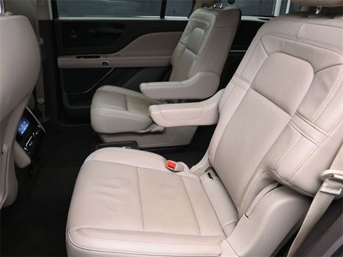 Used 2022 Lincoln Aviator Reserve w/ Class IV Trailer Tow Package image 10