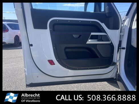 Used 2023 Land Rover Defender 90 SE image 11