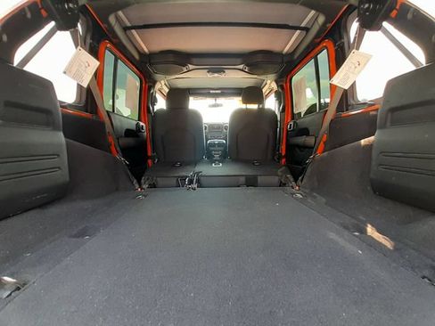 Used 2018 Jeep Wrangler Unlimited Sahara w/ Cold Weather Group AWD/4WD image 46