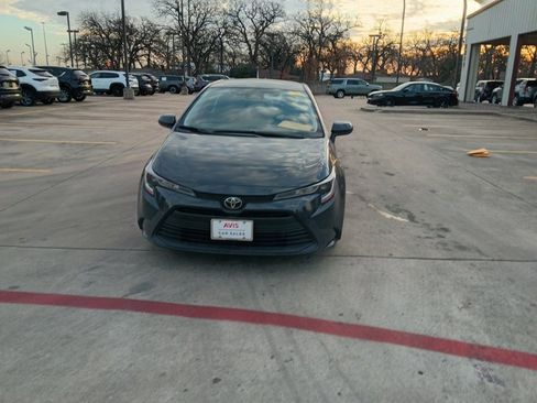 Used 2025 Toyota Corolla LE image 2
