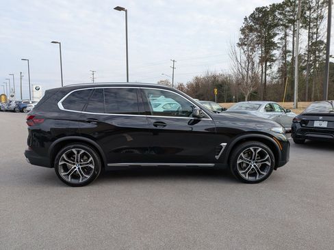 Used 2024 BMW X5 xDrive40i w/ Premium Package image 2
