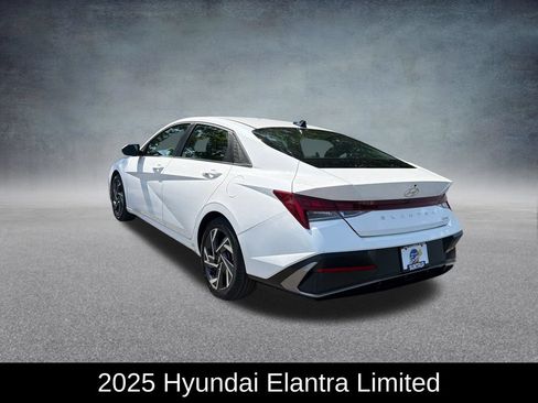 Used 2025 Hyundai Elantra Limited FWD image 3