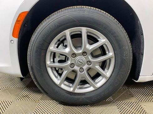 New 2026 Chrysler Pacifica Select image 8