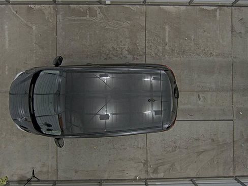 Used 2017 Ford C-MAX Energi SE w/ Equipment Group 401A image 17