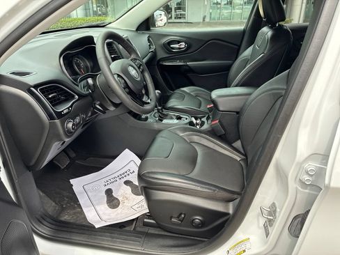 Used 2023 Jeep Cherokee Altitude Lux w/ Mopar Interior Package AWD/4WD image 22