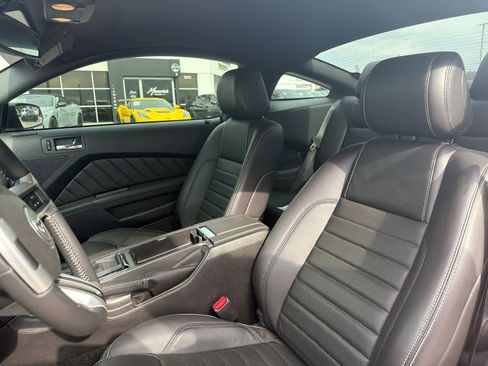 Used 2013 Ford Mustang GT Premium w/ Security Pkg RWD image 7