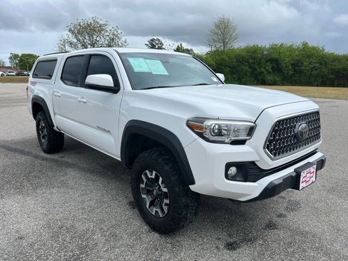 Used 2019 Toyota Tacoma TRD Off-Road AWD/4WD image 8
