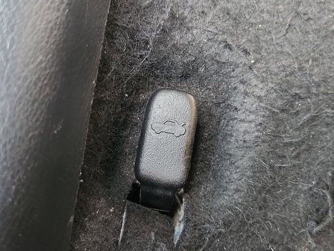 Used 2021 Nissan Versa SV image 14