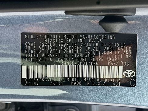 Used 2025 Toyota Corolla LE image 30