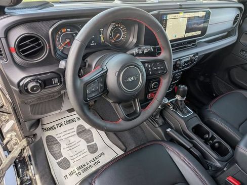 Used 2024 Jeep Wrangler Unlimited Rubicon AWD/4WD image 12
