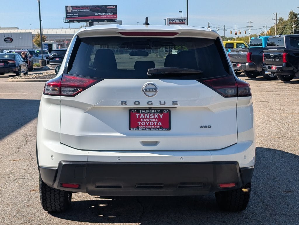 Used 2024 Nissan Rogue S AWD/4WD image 7