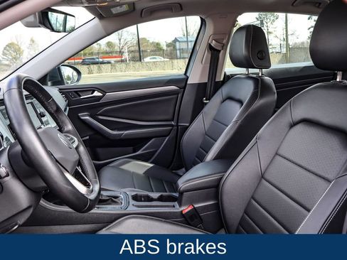 Used 2023 Volkswagen Jetta SE w/ Panoramic Sunroof Package image 10