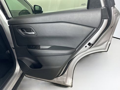 Used 2024 Nissan Rogue SV image 29