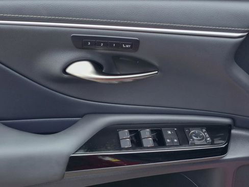 Used 2025 Lexus ES 350 w/ Premium Package FWD image 10