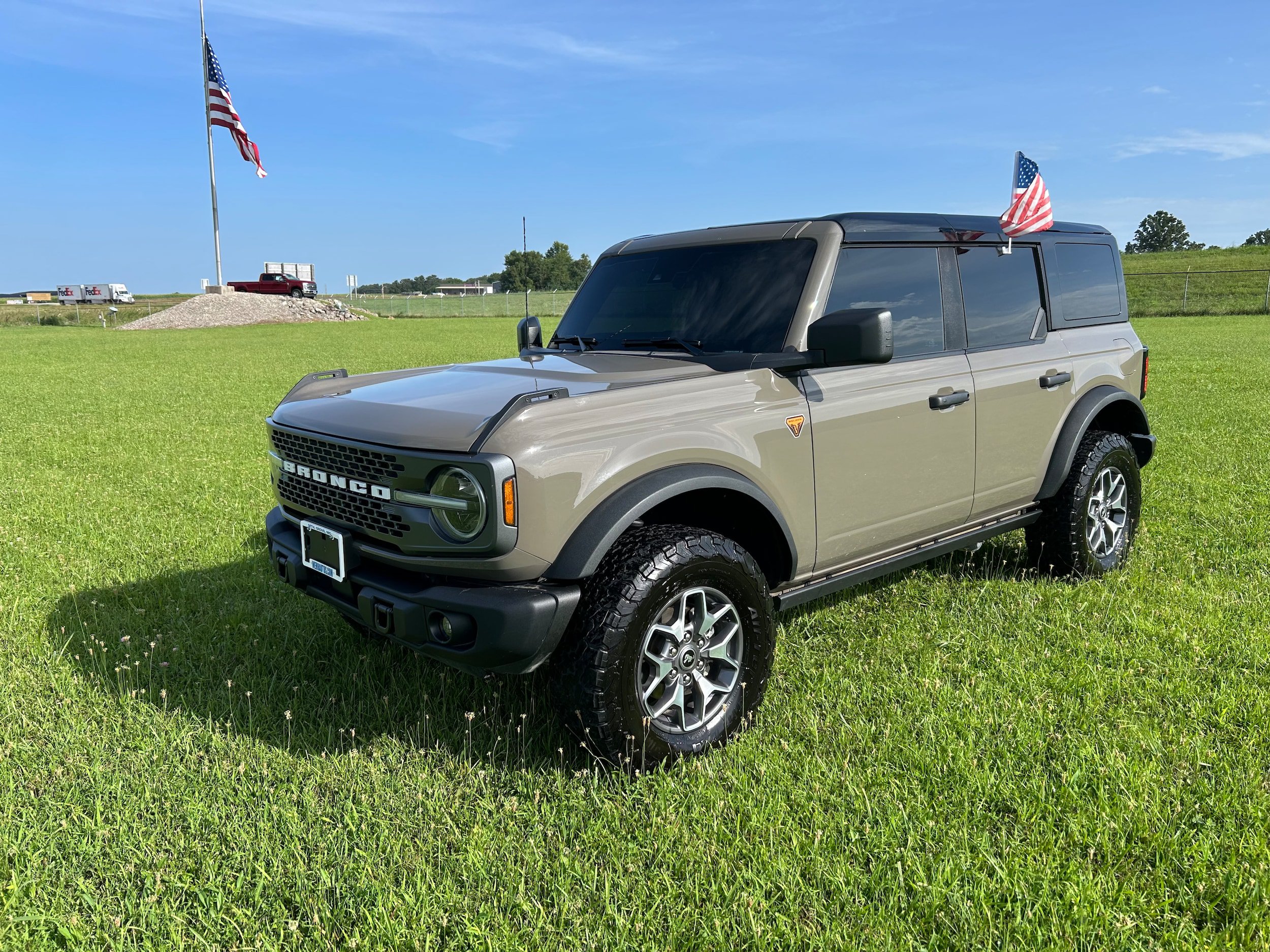 Used 2025 Ford Bronco Badlands AWD/4WD image 1