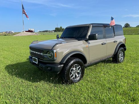 Used 2025 Ford Bronco Badlands AWD/4WD image 1