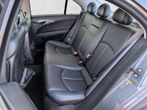 Used 2009 Mercedes-Benz E 350 Sedan image 19