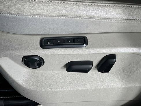 Used 2019 Volkswagen Atlas SEL R-Line image 12