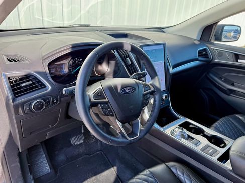 Used 2024 Ford Edge Titanium image 9