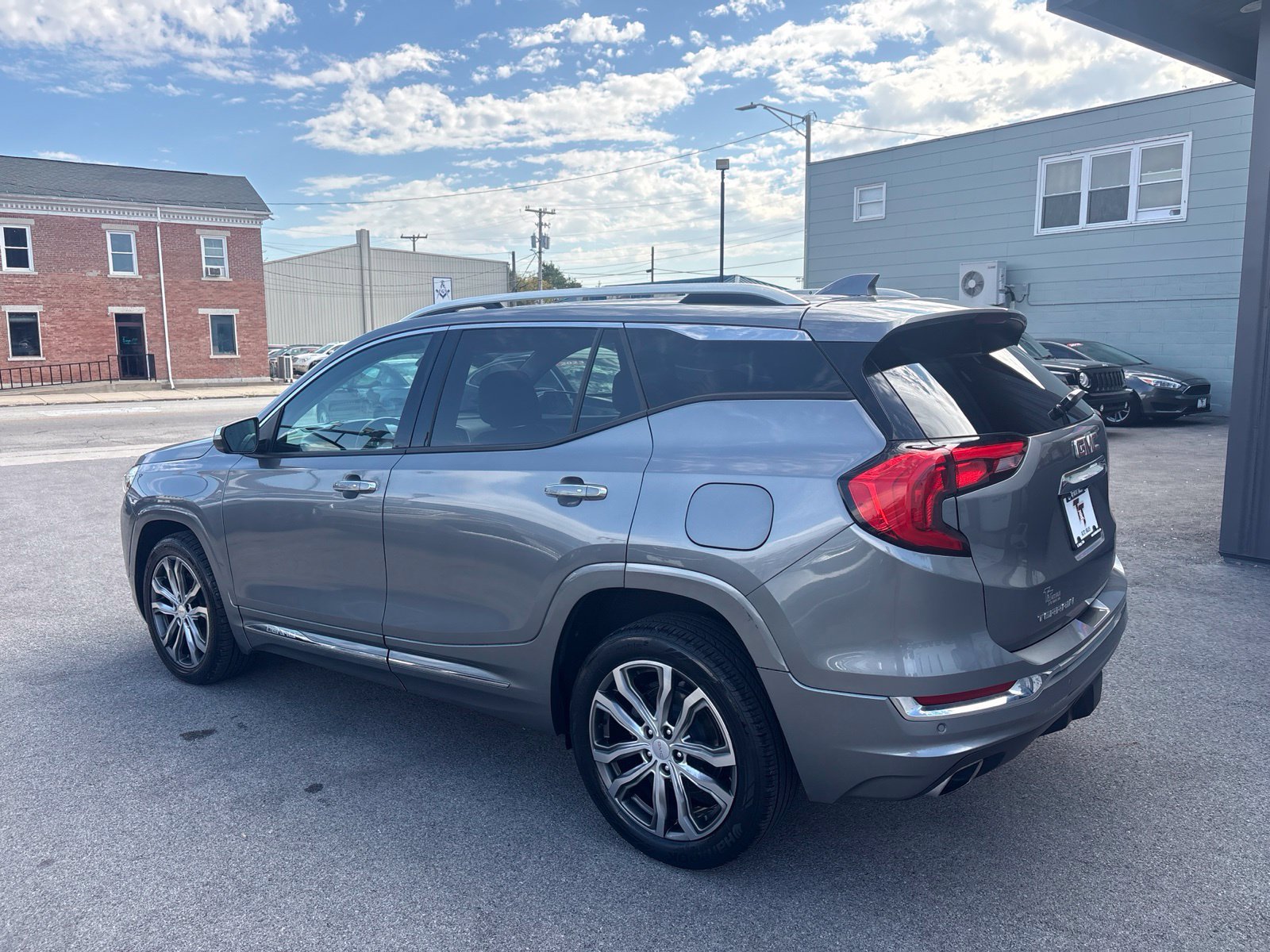 Used 2019 GMC Terrain Denali w/ Driver Alert Package II FWD image 2