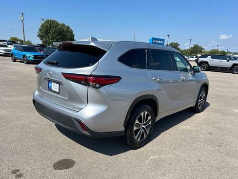 Used 2021 Toyota Highlander XLE image 4