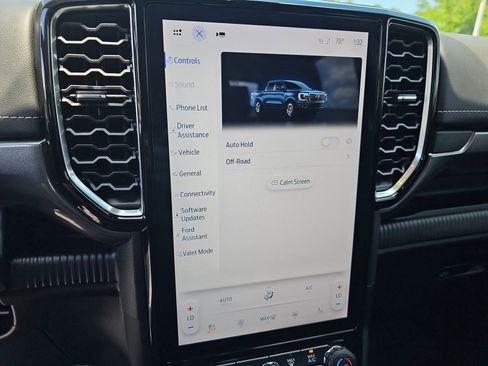 Used 2025 Ford Ranger Lariat w/ FX4 Off-Road Package image 22